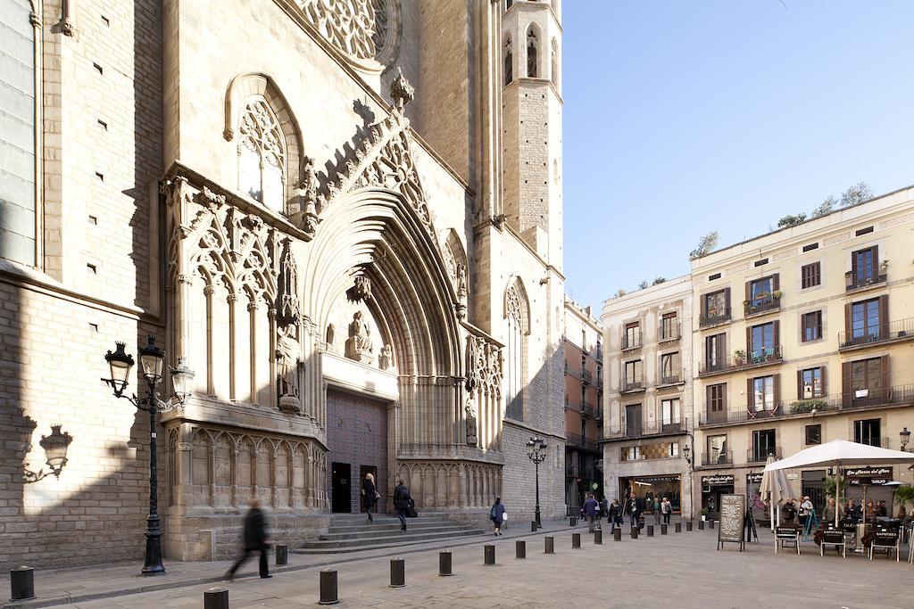 Inside Mercat Apartment Barcelona